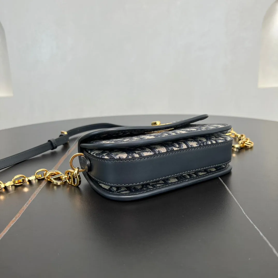 30 Montaigne Avenue Blue Flower Saddle Bag Handbag 279202