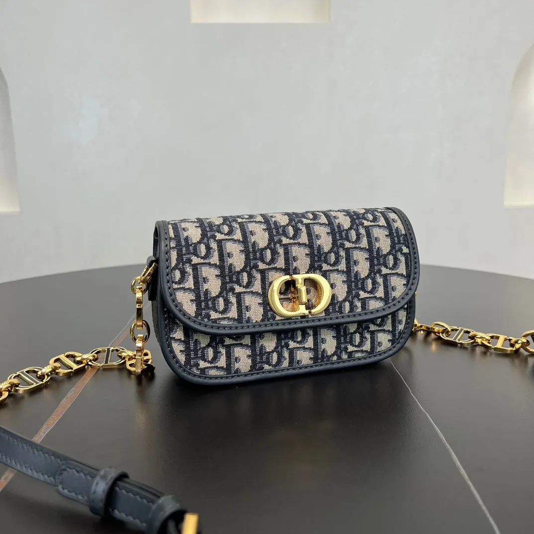 30 Montaigne Avenue Blue Flower Saddle Bag Handbag 279202