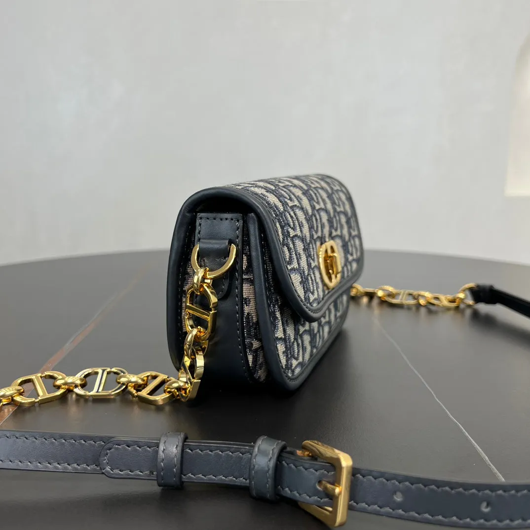 30 Montaigne Avenue Blue Flower Saddle Bag Handbag 279202