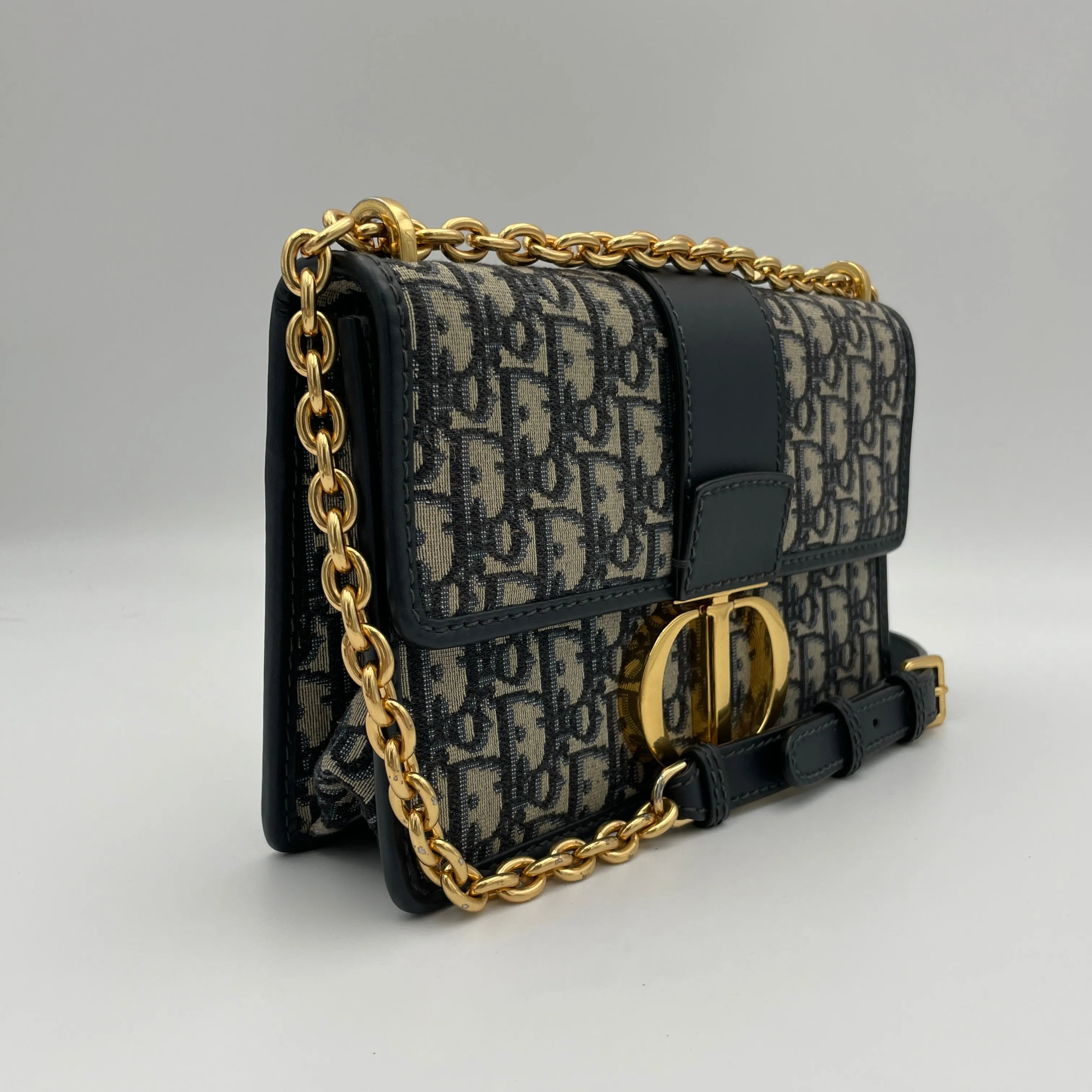 30 Montaigne Medium Blue Shoulder Bag in Canvas, Gold hardware