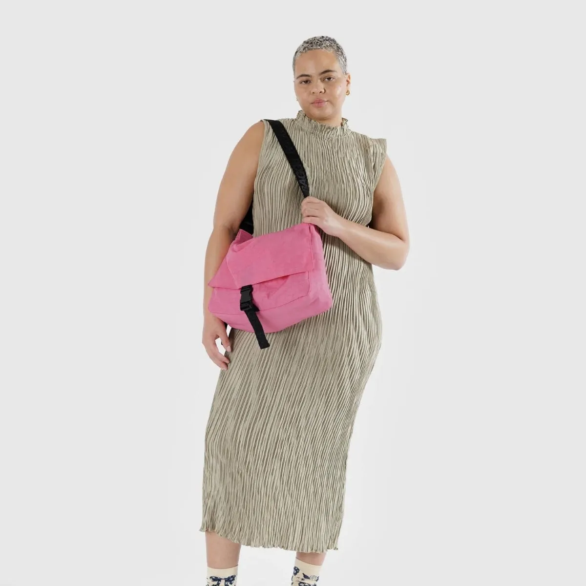 Baggu Nylon Messenger Bag in Azalea Pink