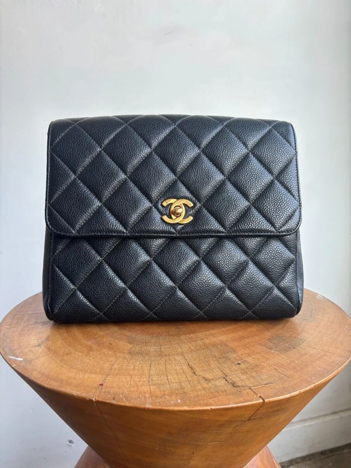 BLACK MEDIUM SQUARE CAVIAR PURSE