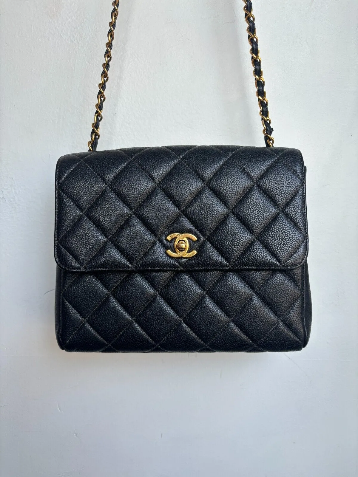 BLACK MEDIUM SQUARE CAVIAR PURSE