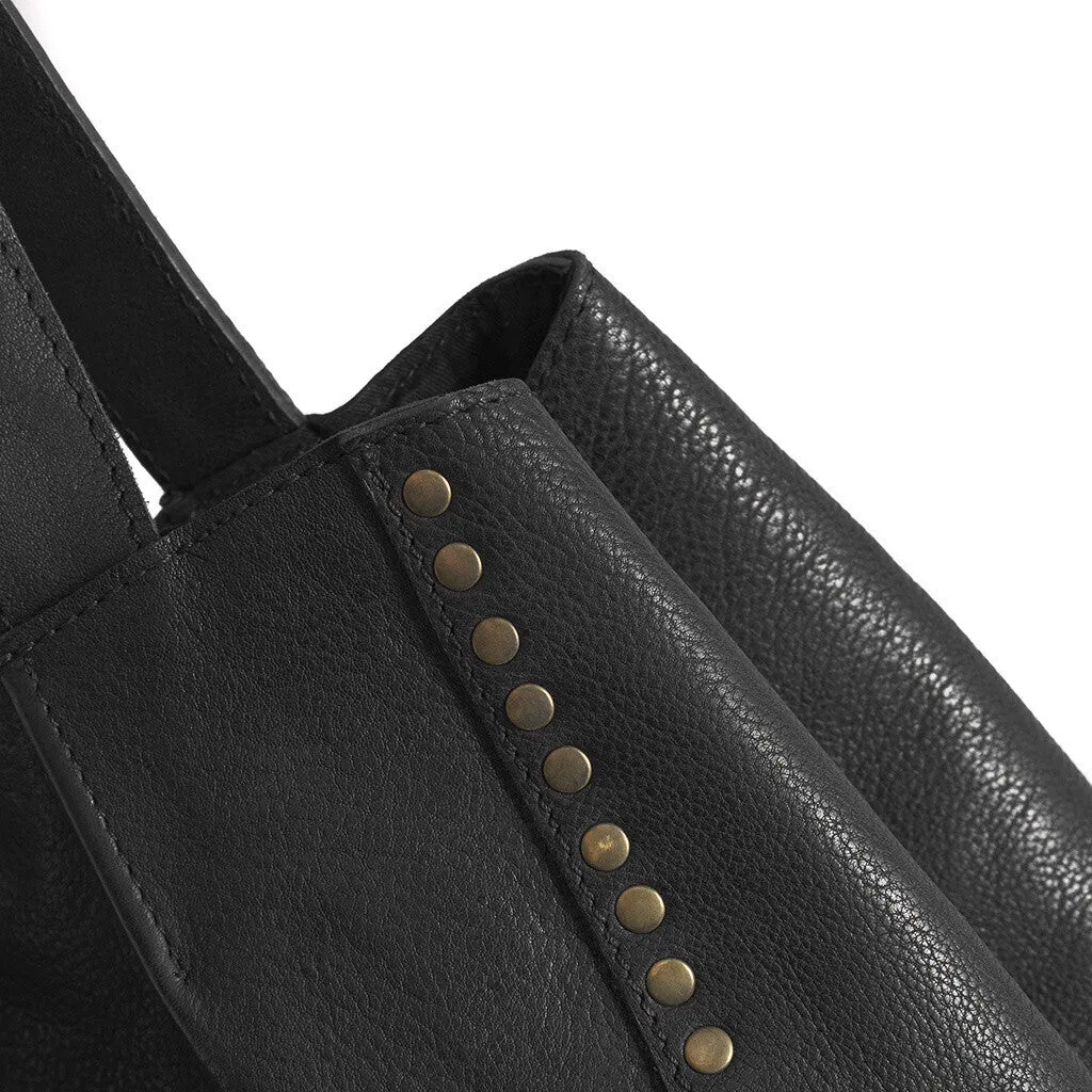 Leather shopper decorated with beautiful rivets / 15976 - Black (Nero)
